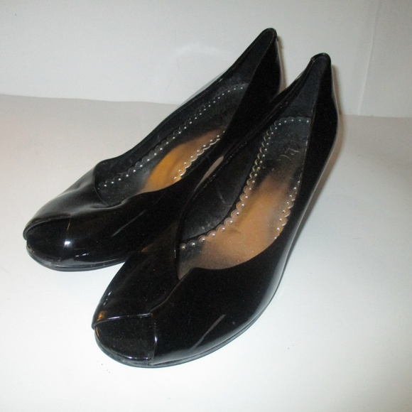 BCBG Vintage Black Patent V-cut Peep Toe Pumps - Picture 2 of 8